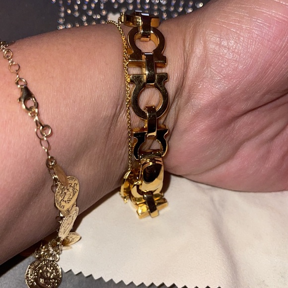Preloved Salvatore Ferragamo bracelet great condition comes with dust only . - Picture 5 of 12